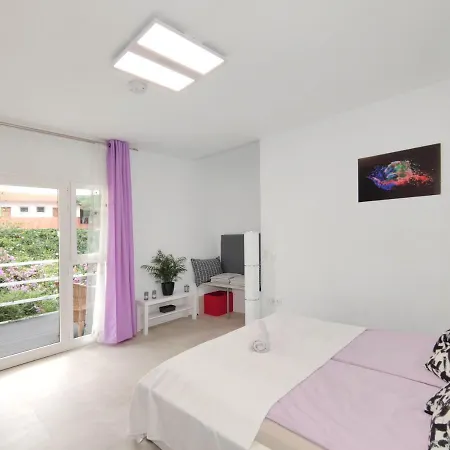 Fantastico Ruhige Top-lage, Balkon Oder Terrasse, Gratis Parkplatz & Klimaanlage, Ideal Fuer Paare Und Alleinreisende *