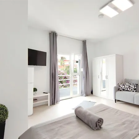 Apartament Fantastico Ruhige Top-lage, Balkon Oder Terrasse, Gratis Parkplatz & Klimaanlage, Ideal Fuer Paare Und Alleinreisende
