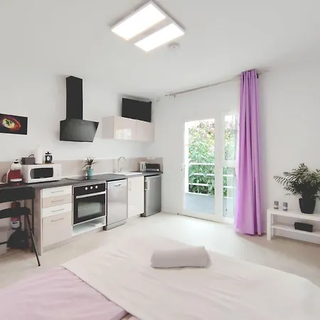 Fantastico Ruhige Top-lage, Balkon Oder Terrasse, Gratis Parkplatz & Klimaanlage, Ideal Fuer Paare Und Alleinreisende