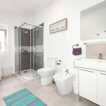 Fantastico Ruhige Top-lage, Balkon Oder Terrasse, Gratis Parkplatz & Klimaanlage, Ideal Fuer Paare Und Alleinreisende Apartment
