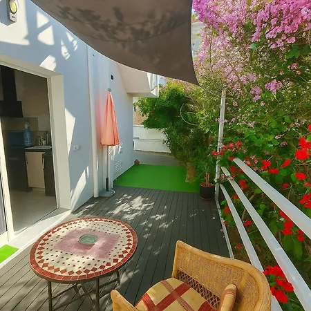 Apartament Fantastico Ruhige Top-lage, Balkon Oder Terrasse, Gratis Parkplatz & Klimaanlage, Ideal Fuer Paare Und Alleinreisende *