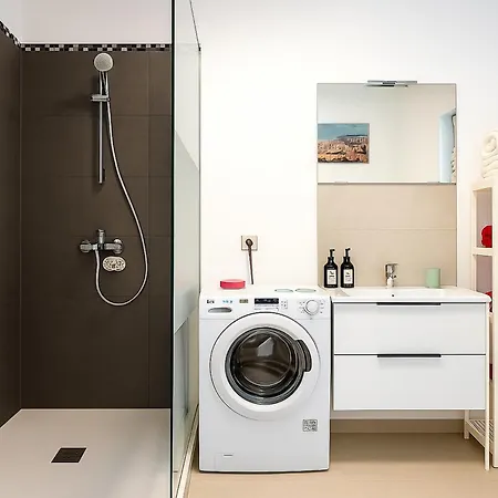 Fantastico Ruhige Top-lage, Balkon Oder Terrasse, Gratis Parkplatz & Klimaanlage, Ideal Fuer Paare Und Alleinreisende *