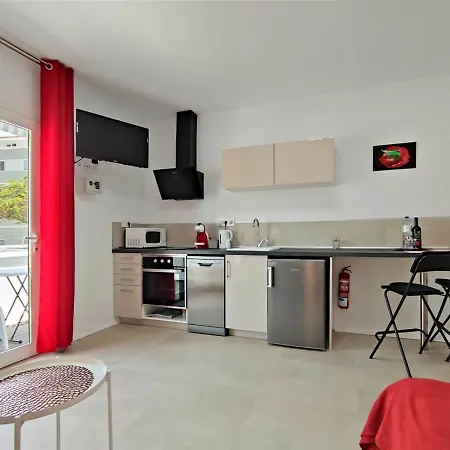 Apartment Fantastico Terrasse Balkon Klima Küche Parkplatz Bbq Genial Für Paare *